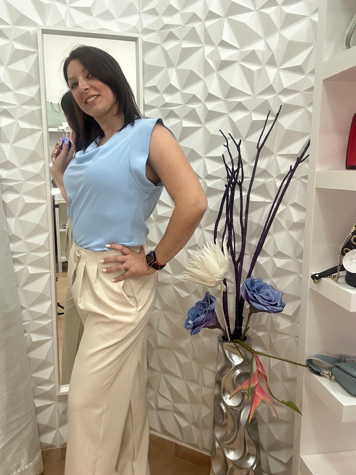 Pantalon boton dorado beige