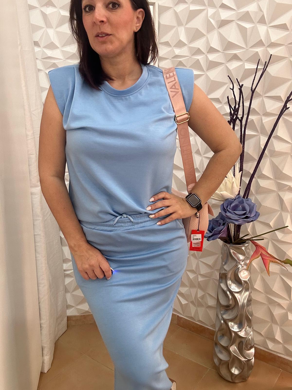 conjunto de falda y camiseta