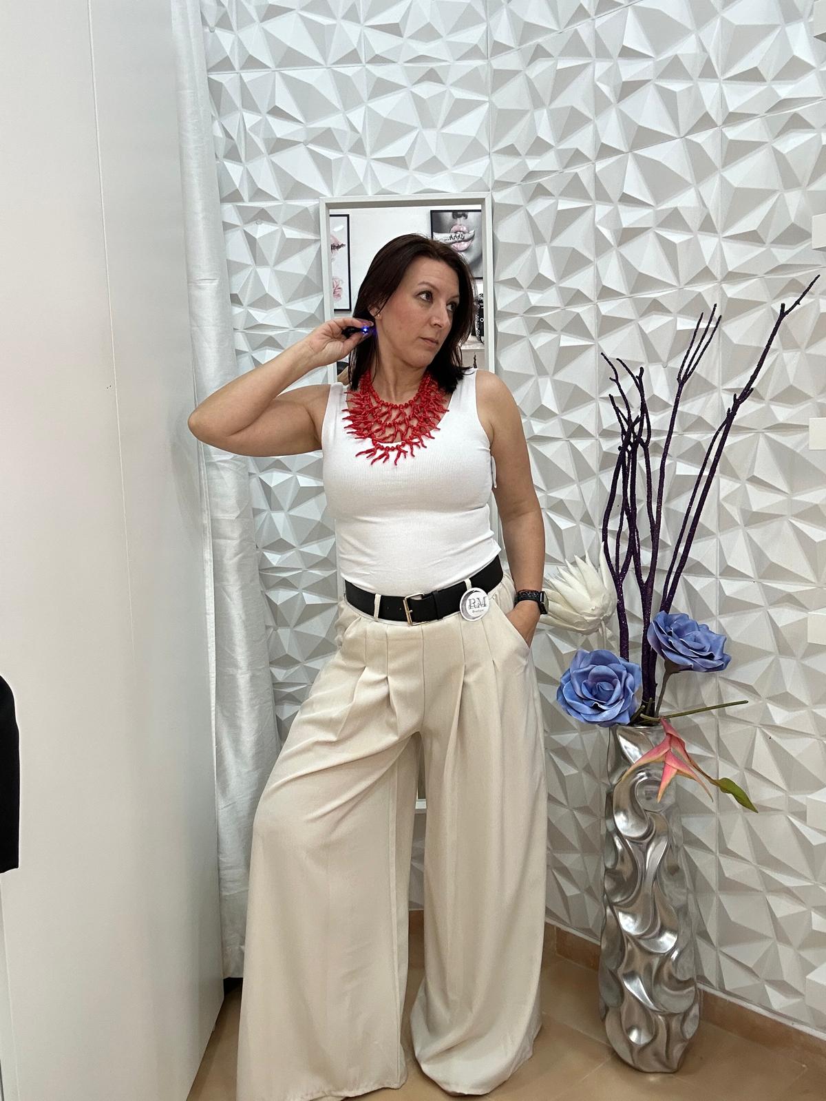 Pantalon pata ancha.