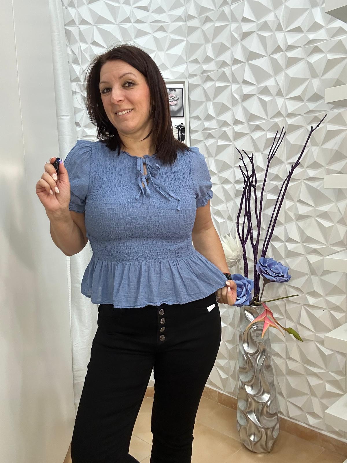 Blusa manga corta.