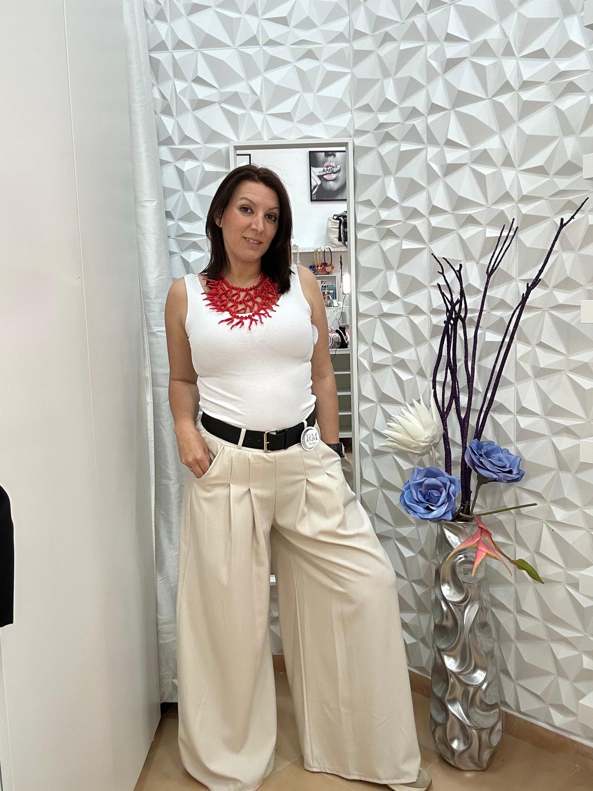 Pantalon pata ancha.