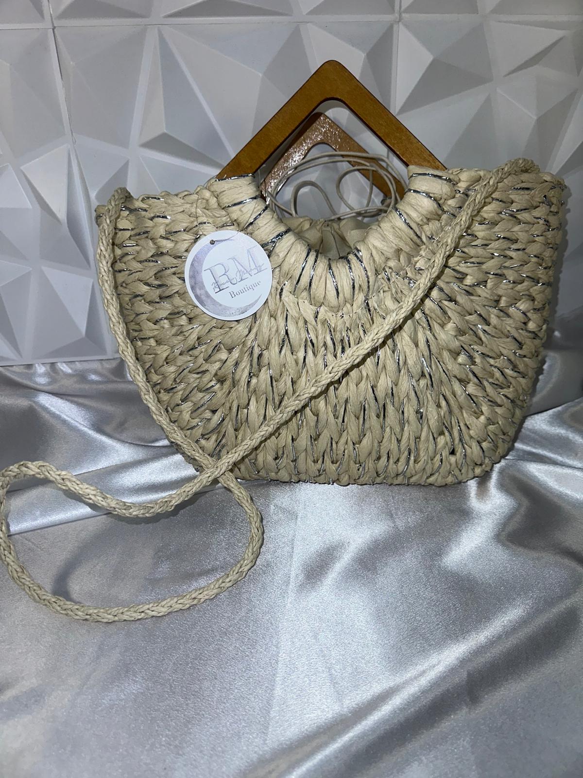 Bolso mimbre.