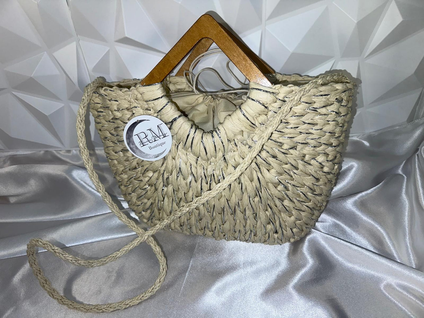 Bolso mimbre.