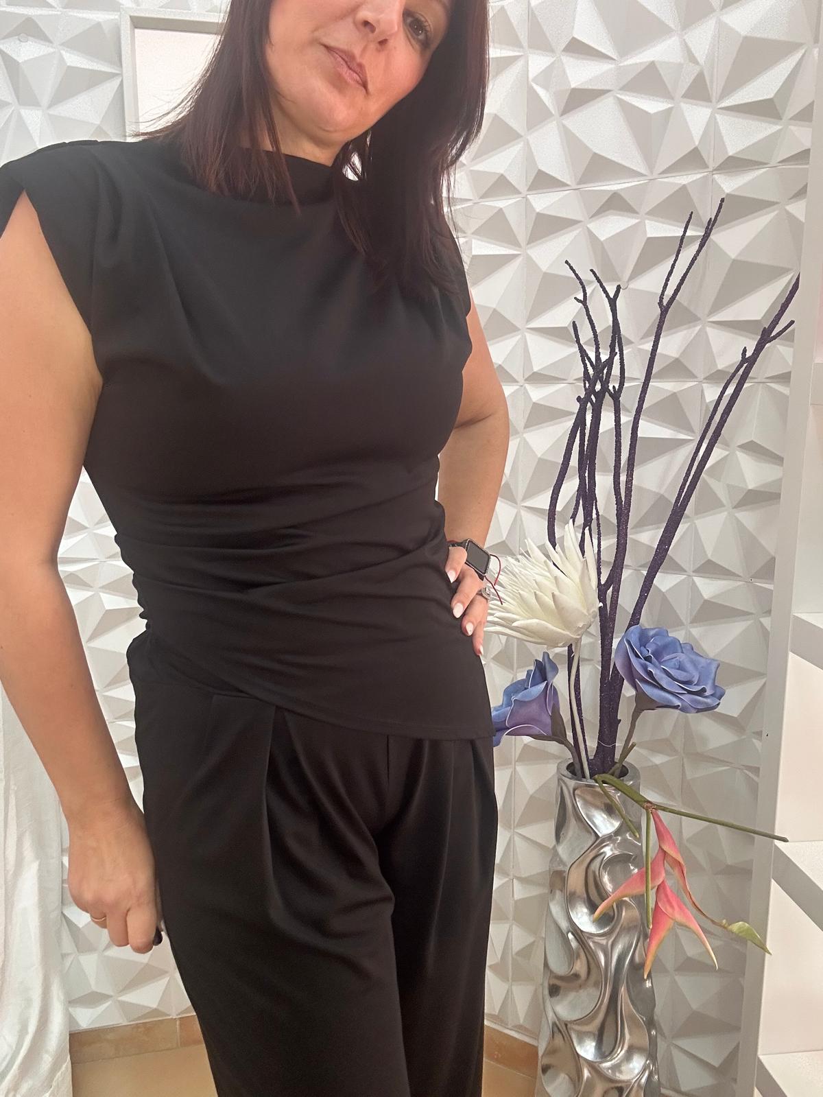 Conjunto asimetrico color negro