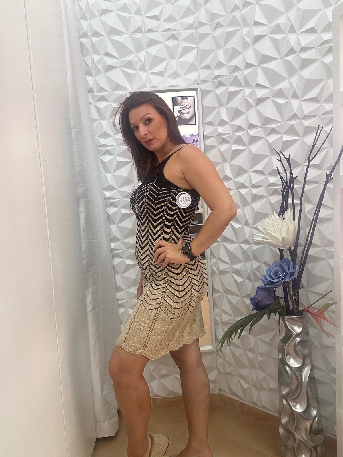 VESTIDO HILO NEGRO.