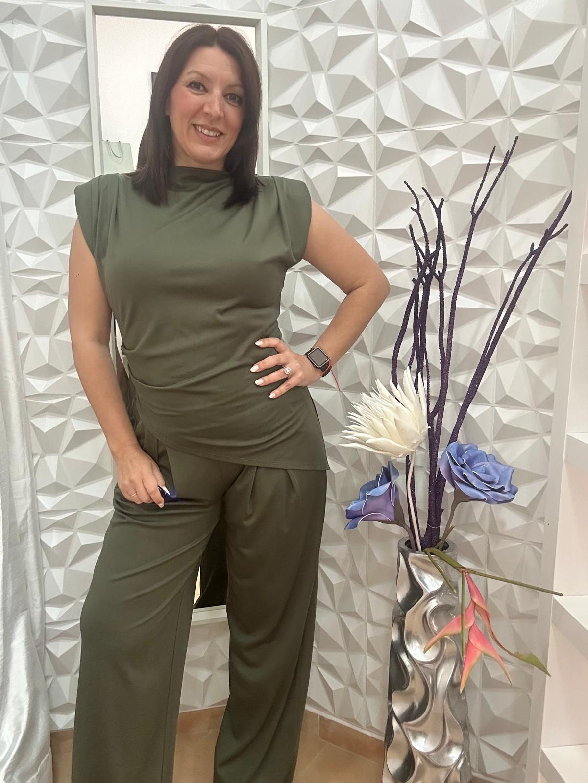 conjunto asimetrico verde kaki