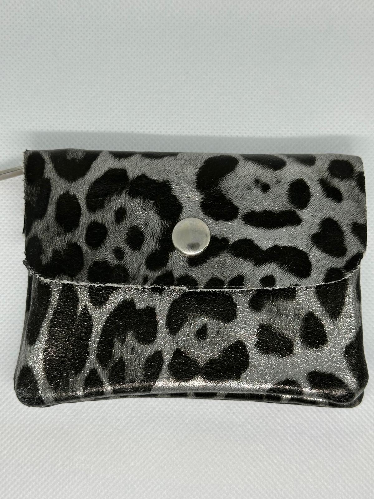 Cartera piel leopardo plata