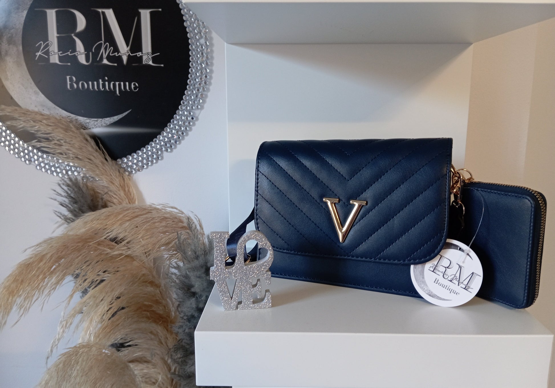 BOLSO DE MANO "V" - R.M. BOUTIQUE