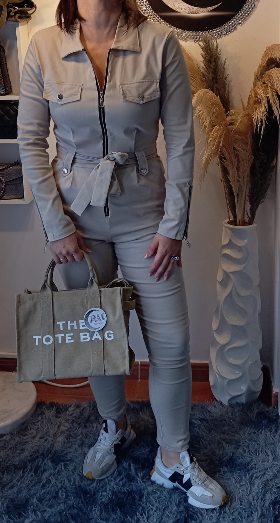 MONO DE CREMALLERA BEIGE - R.M. BOUTIQUE