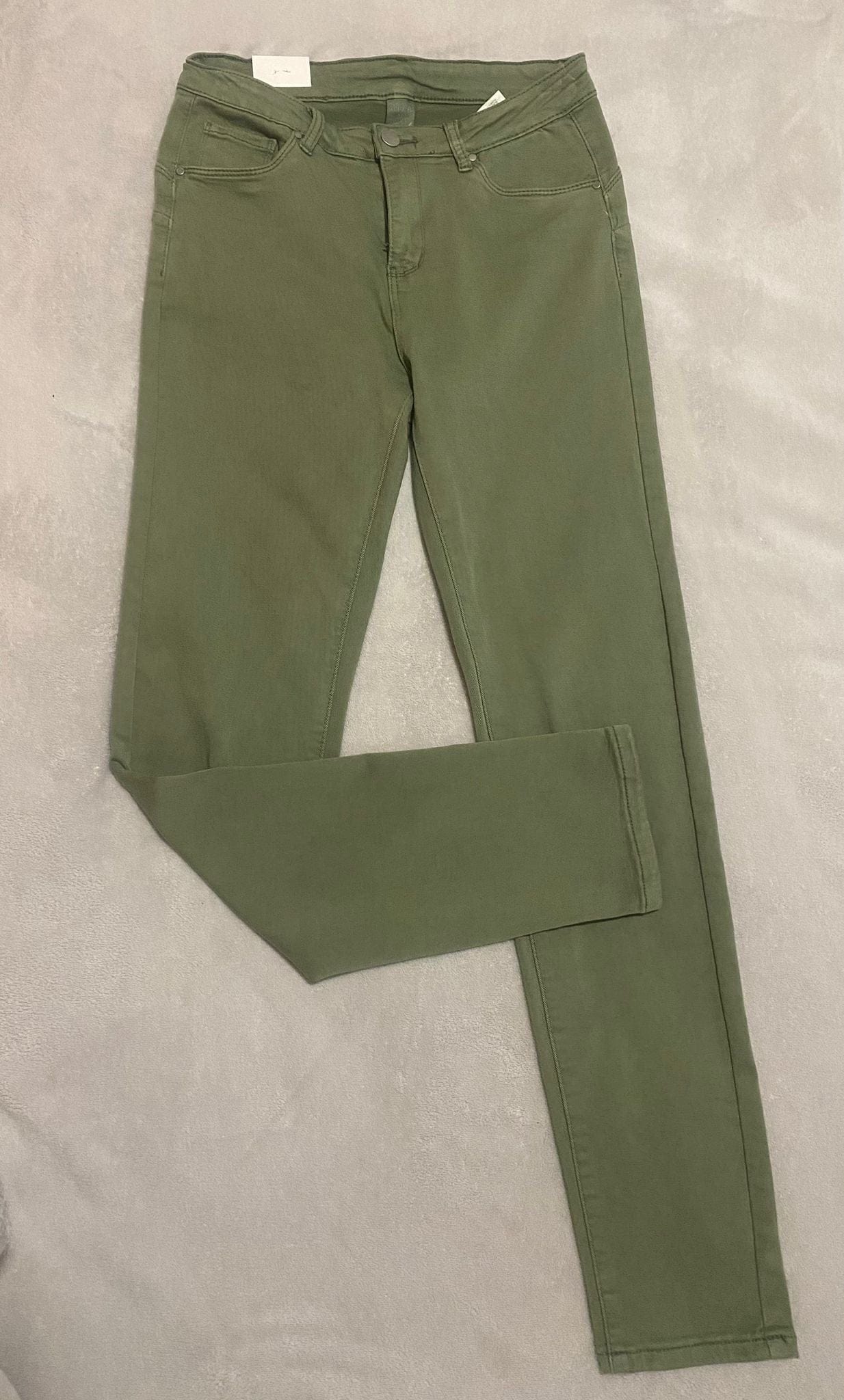 PANTALON ELASTICO VAQUERO DE VESTIR VERDE MILITAR - R.M. BOUTIQUE