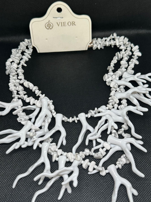 Collar coral blanco